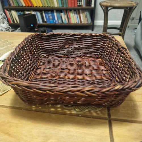 Small dark brown wicker - brown,